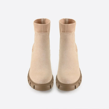 - Chelsea Boots